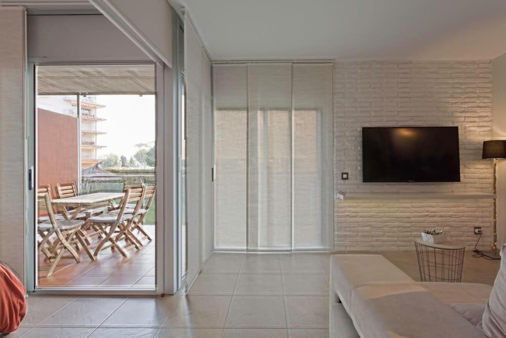 Piso De 2 Habitaciones, 3 Piscinas Y Cerca Del Mar Росес Екстериор снимка