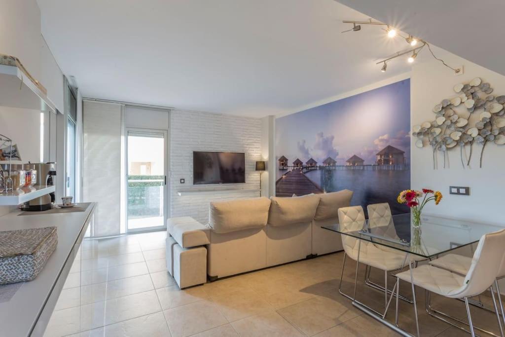 Piso De 2 Habitaciones, 3 Piscinas Y Cerca Del Mar Росес Екстериор снимка