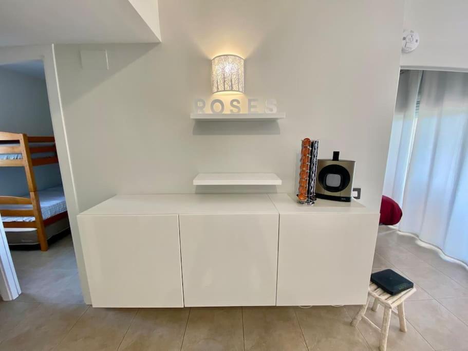 Piso De 2 Habitaciones, 3 Piscinas Y Cerca Del Mar Росес Екстериор снимка