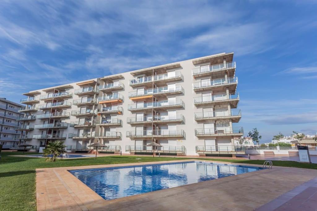 Piso De 2 Habitaciones, 3 Piscinas Y Cerca Del Mar Росес Екстериор снимка