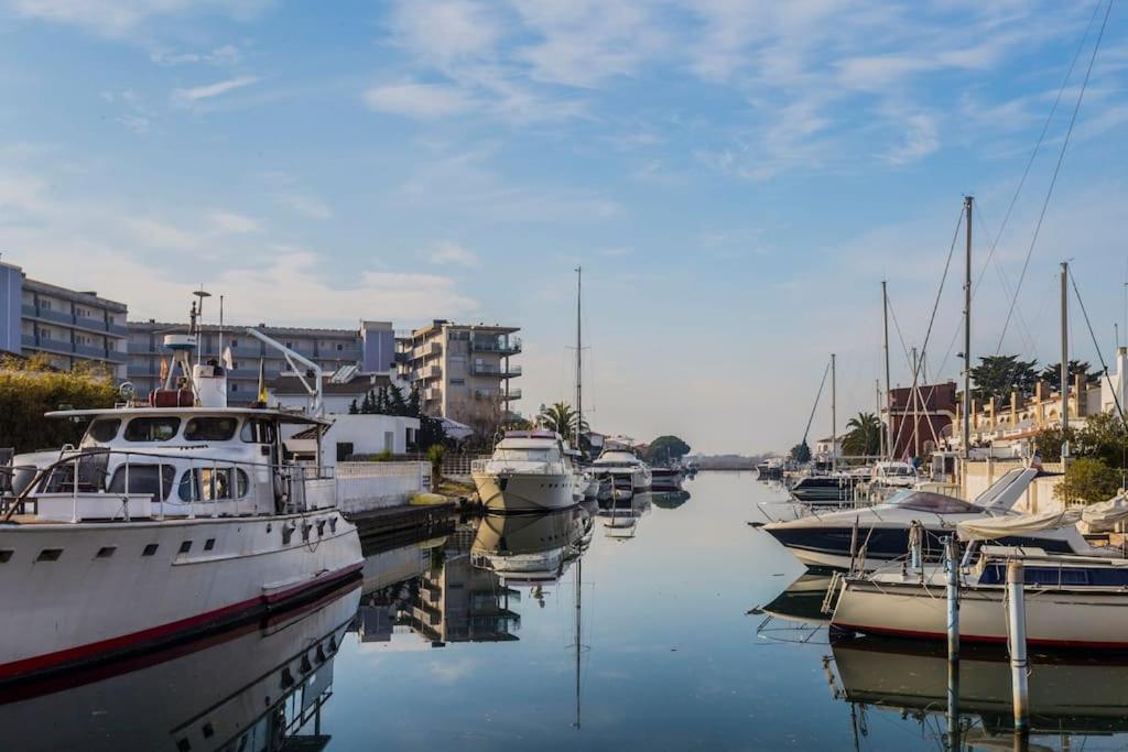 Piso De 2 Habitaciones, 3 Piscinas Y Cerca Del Mar Росес Екстериор снимка